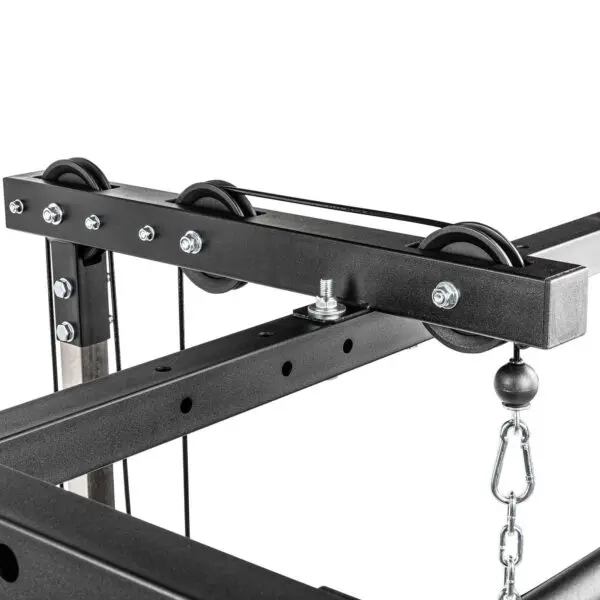 Close-up of the ATX® Lat Option 520 215cm, a black metal fitness machine component with pulleys and cables. It features adjustable slots and a chain with a weight pin, ideal for supporting weight resistance exercises.